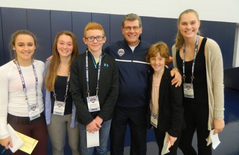 Geno Auriemma (third from right) poses with student reporters from Watertown, Mass., at the US Olympic women's basketball camp on Feb. 21, 2016, on the UConn campus.