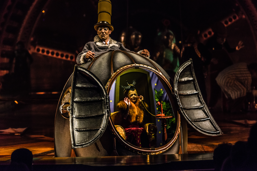 Часы цирк. Цирк дю солей стимпанк шоу. Cirque du Soleil kurios. Стимпанк цирк. Цирк дю солей стим панк.