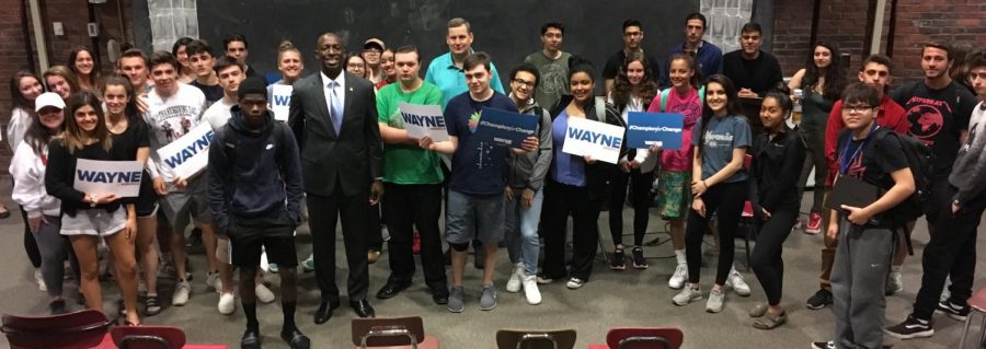 Presidential+candidate+Wayne+Messam+%28in+suit%29+poses+with+students+and+teachers+after+a+question-and-answer+session+at+Watertown+%28Mass.%29+High+School+on+May+22%2C+2019.